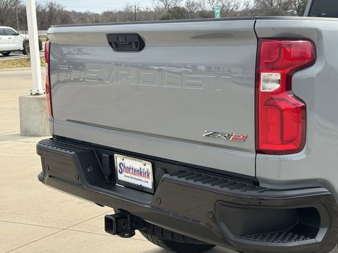 Used 2024 Chevrolet Silverado 2500 ZR2 w/ Technology Package AWD/4WD image 6