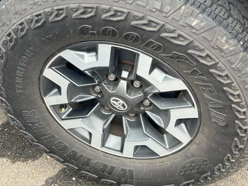 Certified 2023 Toyota Tacoma TRD Off-Road image 17