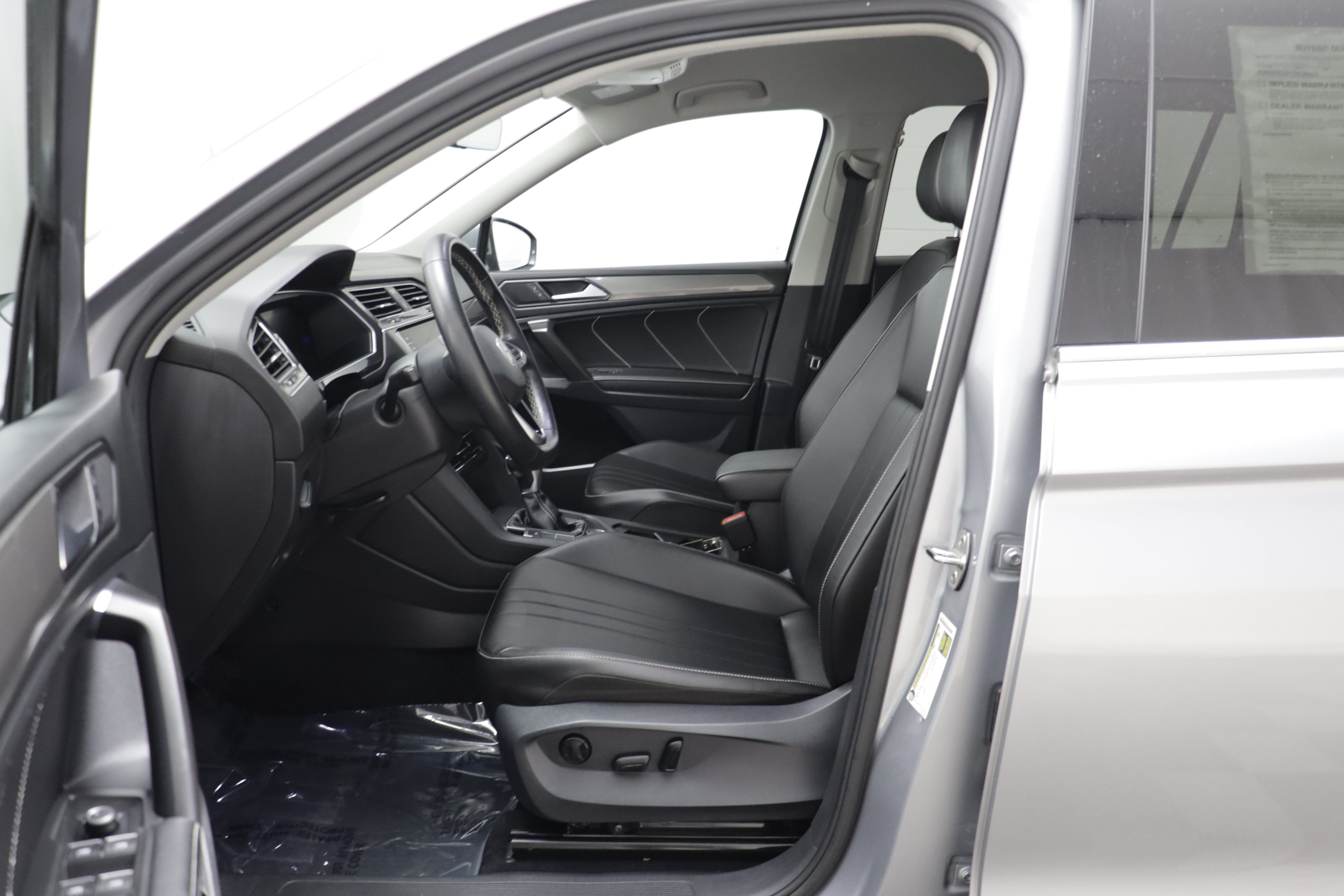 Used 2022 Volkswagen Tiguan SE AWD/4WD image 5