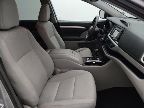 Used 2018 Toyota Highlander LE AWD/4WD image 21