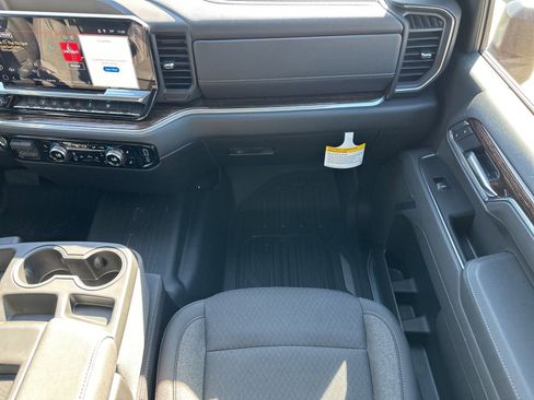 New 2025 GMC Sierra 2500 SLE w/ SLE Value Package; image 31