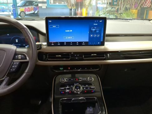 Used 2022 Lincoln Nautilus AWD w/ Premium Package image 12