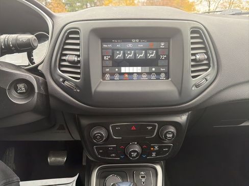 Certified 2021 Jeep Compass Latitude image 17