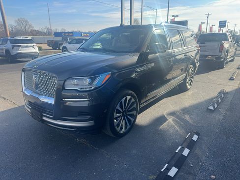 Used 2022 Lincoln Navigator L Reserve image 3
