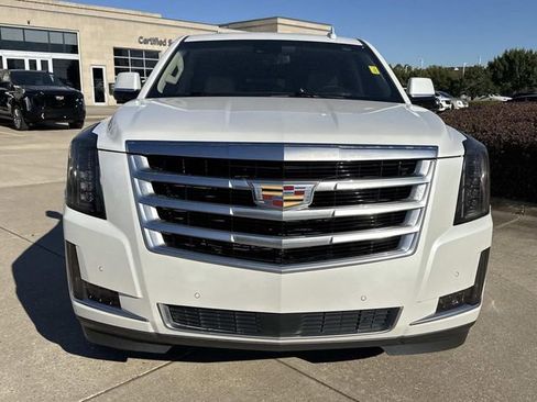 Used 2018 Cadillac Escalade ESV Premium Luxury image 2