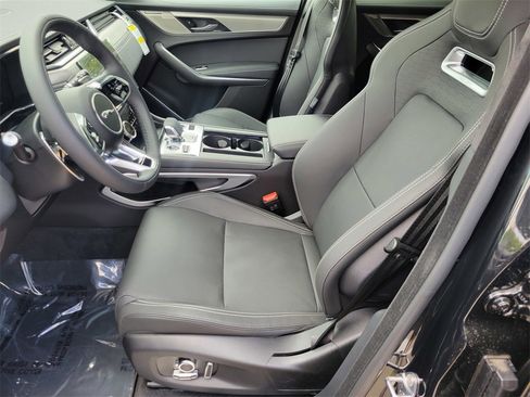 New 2026 Jaguar F-PACE R-Dynamic S image 10