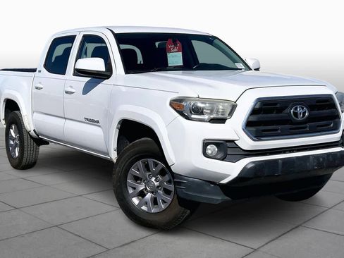Used 2017 Toyota Tacoma SR5 image 3
