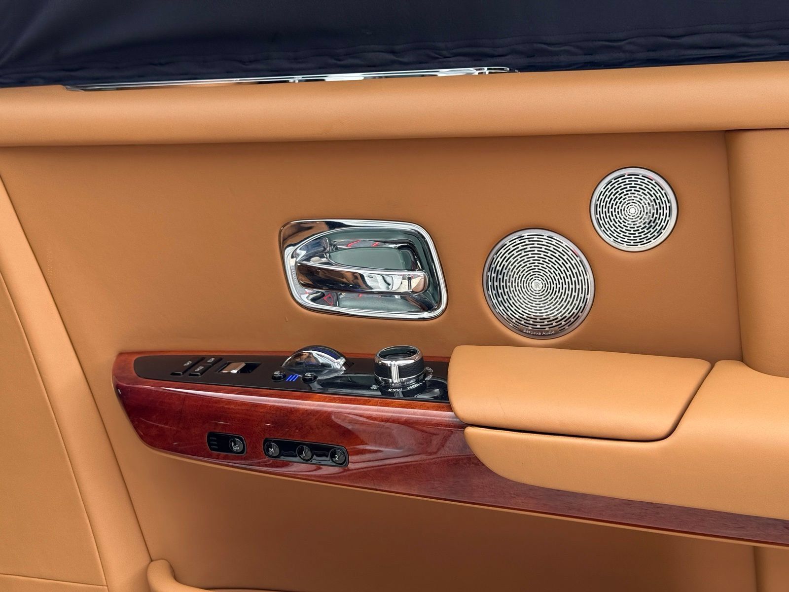 Used 2018 Rolls-Royce Phantom Extended Wheelbase RWD image 38