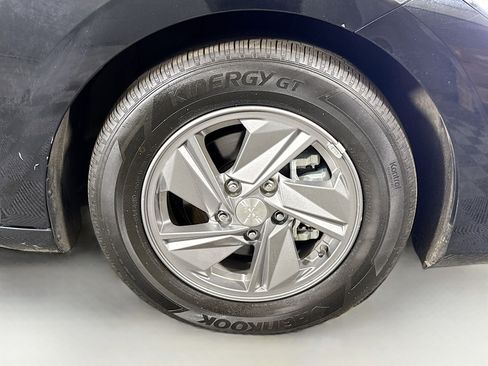 Used 2025 Hyundai Elantra SE image 31