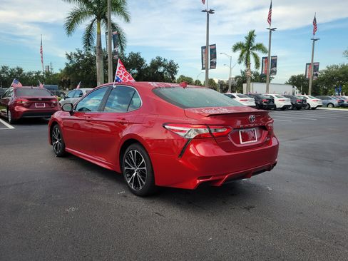 Used 2020 Toyota Camry SE FWD image 9