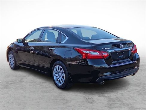 Used 2017 Nissan Altima 2.5 S w/ Power Driver Seat Package image 4