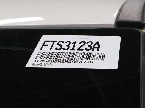 Certified 2021 Ford Explorer XLT w/ Equipment Group 202A image 39