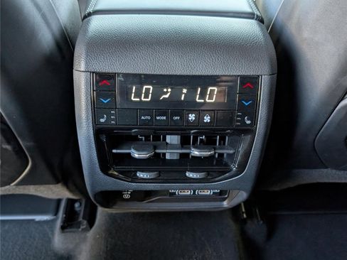 Used 2023 Jeep Grand Cherokee Overland w/ Luxury Tech Group IV AWD/4WD image 15