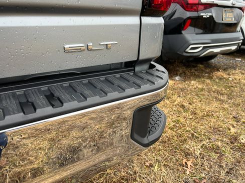 Used 2025 GMC Sierra 1500 SLT image 5