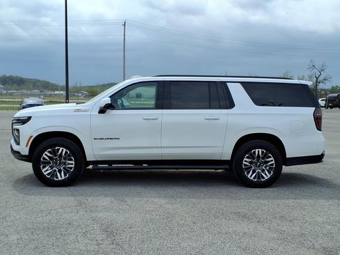 Used 2025 Chevrolet Suburban Z71 image 4