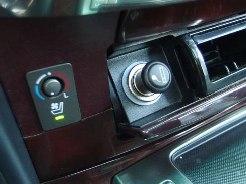 Used 2011 Lexus LX 570 4WD w/ Luxury Pkg image 78