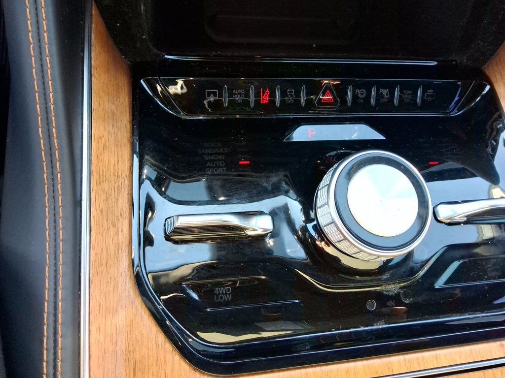Used 2022 Jeep Grand Wagoneer Series III w/ Rear Seat Video Group 1 AWD/4WD image 15