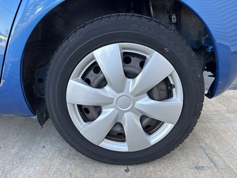 Used 2010 Toyota Yaris 4-Door Hatchback FWD image 17