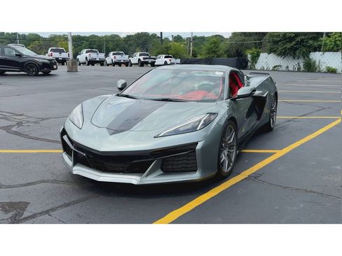 Used 2024 Chevrolet Corvette Z06 RWD image 4