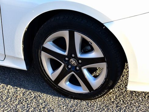 Used 2017 Toyota Prius Four Touring w/ Protection Package image 6