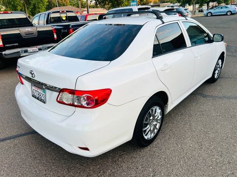 Used 2013 Toyota Corolla L FWD image 3