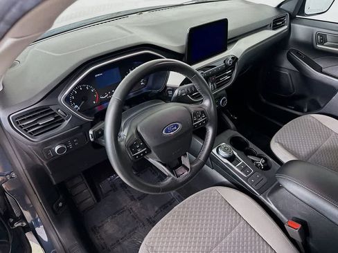 Used 2022 Ford Escape SE w/ SE Sport Appearance Package FWD image 2