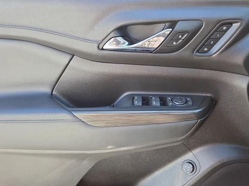 Used 2023 GMC Acadia SLT w/ Elevation Edition image 42