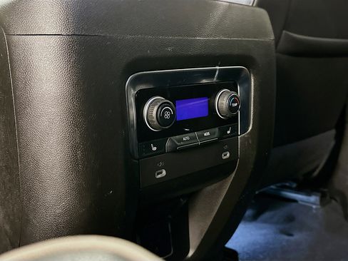 Used 2024 Chevrolet Tahoe Premier AWD/4WD image 28