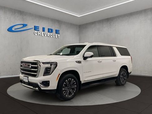 Used 2025 GMC Yukon XL Elevation w/ Elevation Premium Package image 4