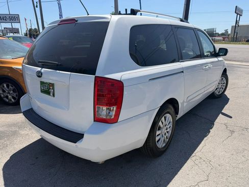 Used 2014 Kia Sedona LX image 4