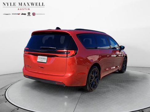 New 2026 Chrysler Pacifica Select w/ S Appearance Package image 15