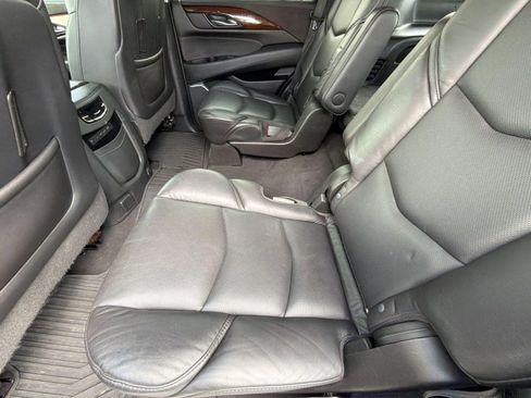 Used 2019 Cadillac Escalade Luxury AWD/4WD image 22