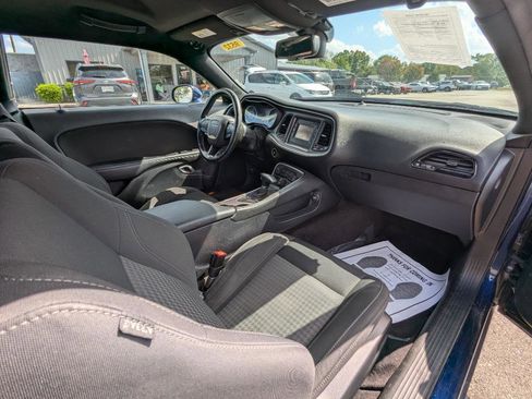 Used 2016 Dodge Challenger SXT image 21
