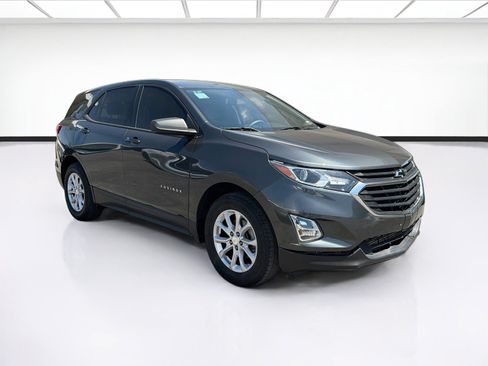 Used 2019 Chevrolet Equinox LS w/ LS Convenience Package FWD image 3