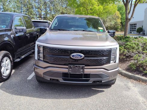 Used 2023 Ford F150 Lightning XLT image 2