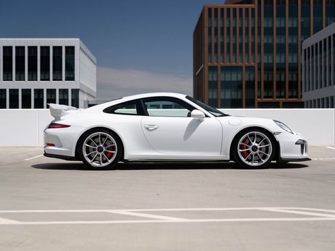 Used 2015 Porsche 911 GT3 RWD image 7