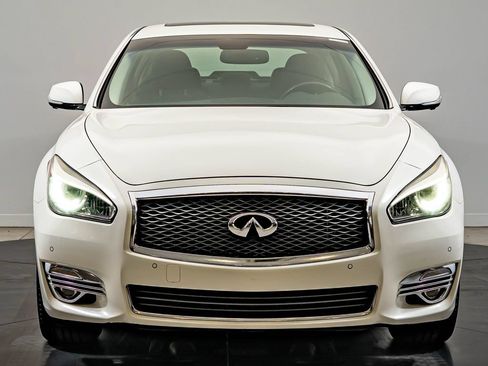 Used 2015 INFINITI Q70 3.7 w/ Deluxe Touring Package AWD/4WD image 2
