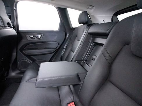 Certified 2025 Volvo XC60 B5 Plus w/ Climate Package AWD/4WD image 28