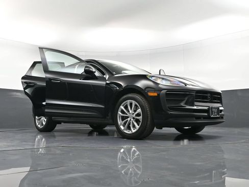 Certified 2023 Porsche Macan Turbo AWD/4WD image 35