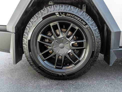 Used 2025 Tesla Cybertruck AWD Crew Cab image 30