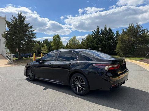 Used 2021 Toyota Camry SE FWD image 3