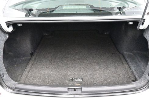 Used 2018 Volkswagen Passat 2.0T SE image 9