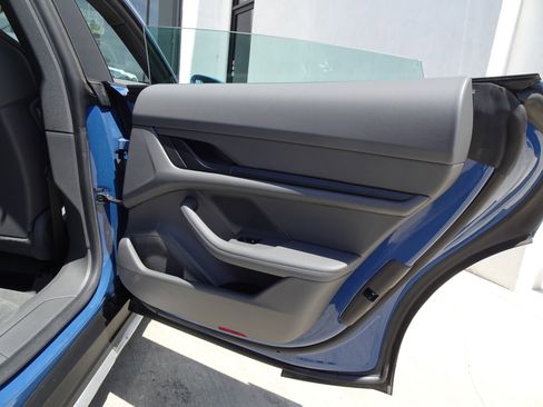 Used 2022 Porsche Taycan 4 Cross Turismo image 16