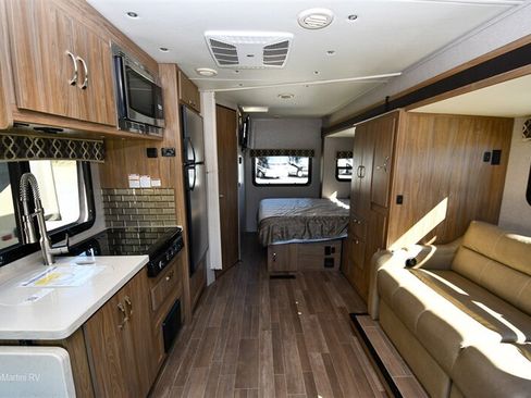Used 2018 Mercedes-Benz Sprinter 3500 image 3