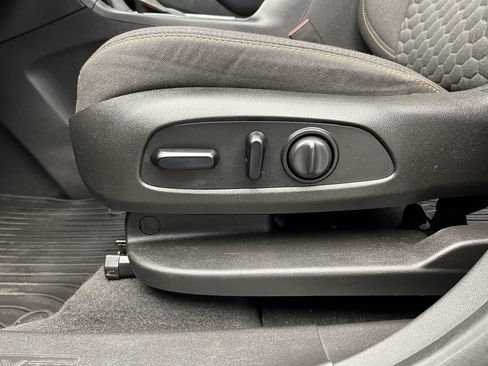 Used 2019 Chevrolet Equinox LT FWD image 11