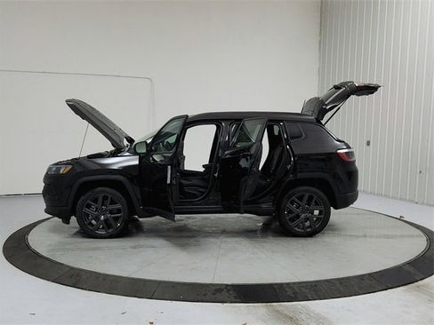 New 2026 Jeep Compass Latitude image 12