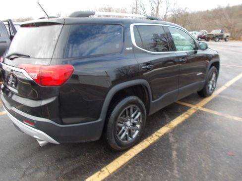 Used 2017 GMC Acadia SLT image 3