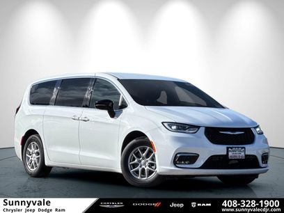 New 2026 Chrysler Pacifica Select