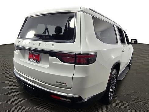 Used 2024 Jeep Wagoneer L Series II w/ Flexible Seating Group image 8