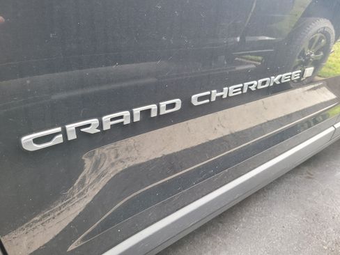 Used 2023 Jeep Grand Cherokee L Laredo AWD/4WD image 9